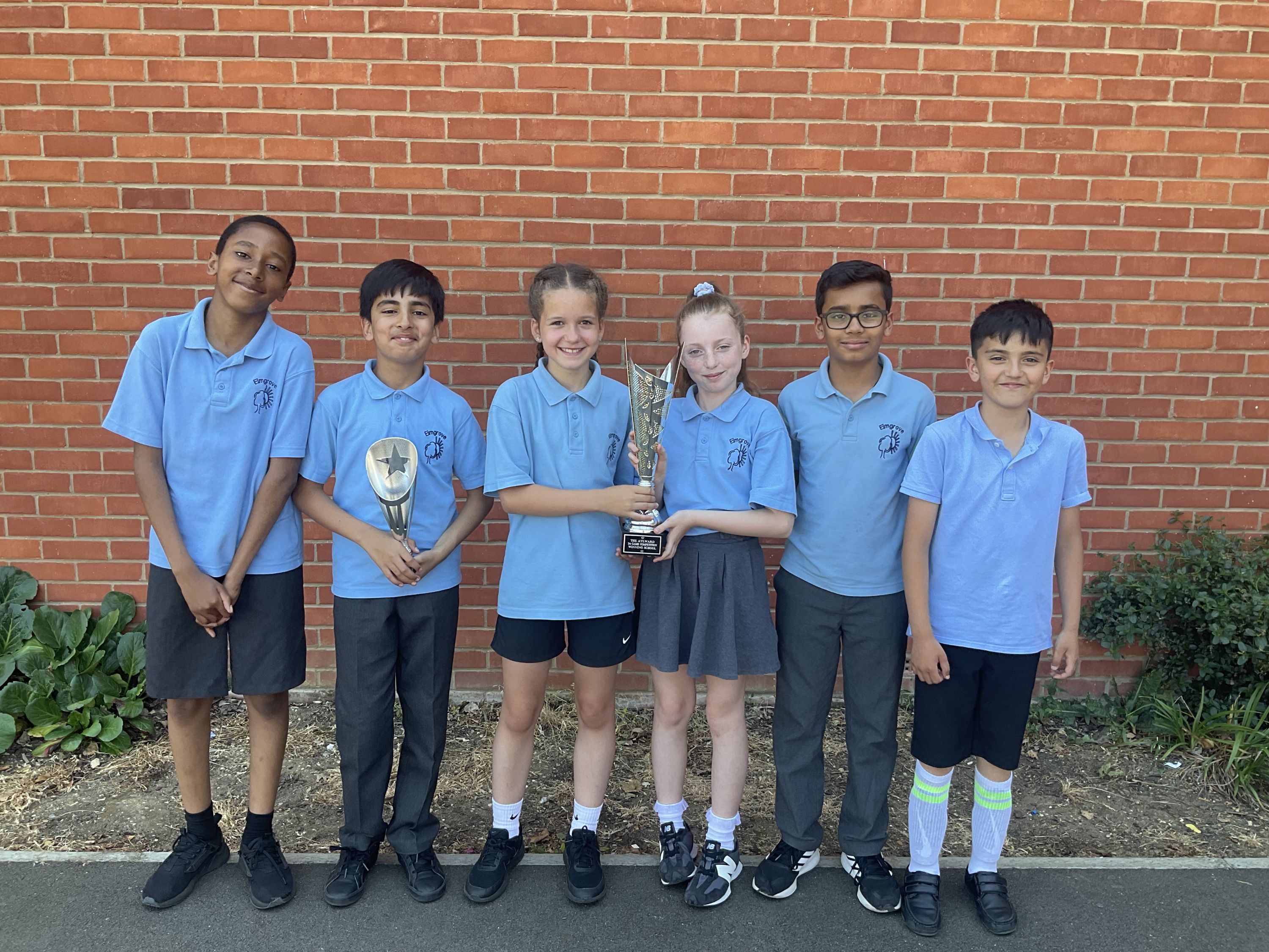 Team Elmgrove holding the trophy